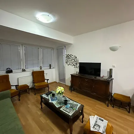 Retro Style In Center With Parking Apartmán